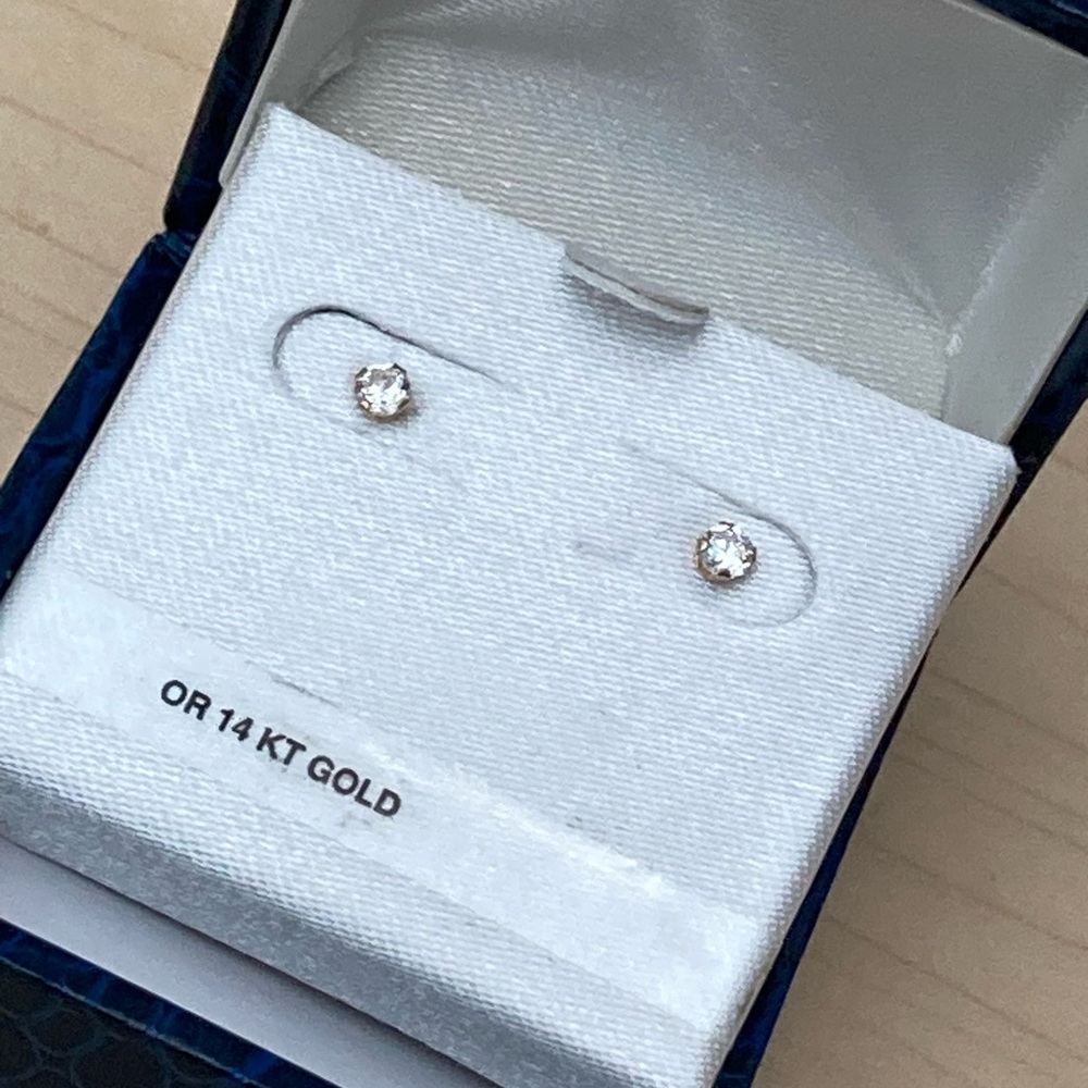 14k 14KT Gold cz Stud Earrings